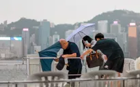 Bão Wipha áp sát, Hong Kong (Trung Quốc) phát cảnh báo khẩn