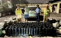 Bắt giữ xe chở 128 bình khí cười tại Quảng Ninh