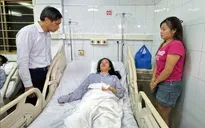 Nỗ lực cứu chữa các nạn nhân vụ chìm tàu trên vịnh Hạ Long