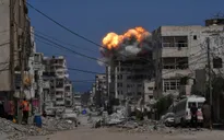 Israel không kích mục tiêu Houthi tại cảng Hodeidah, cảnh báo 'số phận Yemen sẽ như Iran'