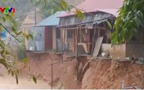 Miền núi Nghệ An đối mặt sạt lở, di dời hơn 260 người dân đến nơi an toàn
