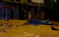 Nghệ An: Lũ lên quá nhanh, nước ngập đến cổ, người dân chạy lũ trong đêm
