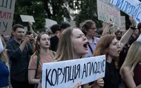 Biểu tình rầm rộ khắp Ukraine phản đối đạo luật gây tranh cãi