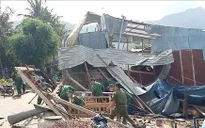 Lốc xoáy cuốn sập, tốc mái 19 căn nhà ở An Giang