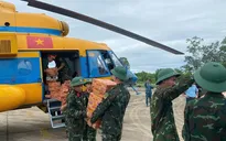 Quân đội tổ chức thêm 4 chuyến bay chuyển hàng cứu trợ đến vùng lũ Nghệ An