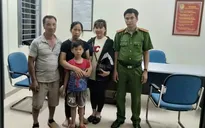 Cháu bé đi lạc cách nhà 15km, may mắn được Công an xã giúp tìm người thân
