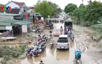 Chưa tiếp cận được 3 xã bị cô lập, Nghệ An chạy đua thông tuyến trong đêm