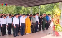 Thủ tướng Phạm Minh Chính dâng hương tưởng niệm tại Di tích Thành cổ Quảng Trị