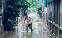 Ưu tiên đưa hàng cứu trợ vào tâm lũ Nghệ An