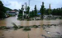 Trung Quốc sơ tán hơn 4.000 người do mưa lớn và cảnh báo lũ lụt