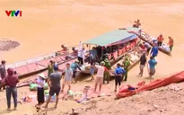 Nghệ An: Xã Nhôn Mai bị cô lập sau lũ, phải vượt sông tiếp tế