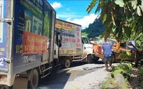 Tai nạn liên hoàn giữa 3 xe ô tô đang đi cứu trợ ở Nghệ An