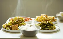 Vì sao nên ăn rau trước khi ăn cơm?