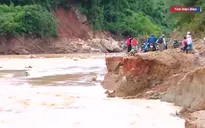Tiếp cận được xã Mường Luân, Tìa Dình bị cô lập do mưa lũ ở Điện Biên