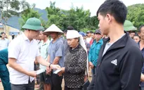 Phó Thủ tướng Lê Thành Long thăm hỏi người dân vùng mưa lũ Sơn La