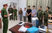 Hai thiếu niên dùng vật giống súng dàn cảnh cướp tiền học sinh