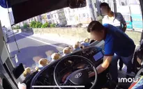 Hà Nội: Khẩn trương xác minh người đàn ông rút chìa khóa xe khách trên Vành đai 3