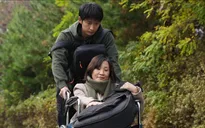 Phim hợp tác Việt - Hàn "Mang mẹ đi bỏ": Diễn xuất điểm cộng, kết phim gây tranh cãi