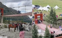 Sập cầu treo tại khu du lịch Tân Cương (Trung Quốc), 5 người thiệt mạng