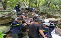 Hà Nội: Người đàn ông gặp nạn khi leo núi Hàm Lợn được cứu hộ kịp thời