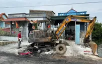 Người đàn ông phóng hỏa đốt máy xúc vì mâu thuẫn cá nhân