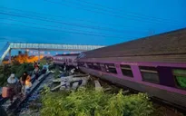 Đoàn tàu 12 toa trật bánh ở Thái Lan, nhiều hành khách bị thương