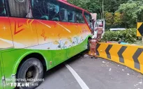 Xe bus chở khách du lịch Việt Nam gặp nạn tại Malaysia, tất cả hành khách an toàn