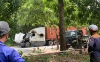 Người đàn ông đâm đôi nam nữ trọng thương rồi tự thiêu trên cabin container