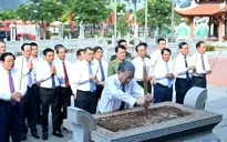 Tổng Bí thư Tô Lâm dâng hương tại Khu tưởng niệm các vị tiền bối cách mạng tại Tuyên Quang