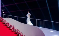 Vietnam's Next Top Model - Tập 3: Thí sinh loạng choạng trên đường catwalk hiểm hóc