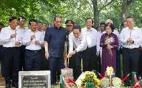Chủ tịch Quốc hội Trần Thanh Mẫn dâng hương tưởng niệm các bậc tiền bối cách mạng tại Tuyên Quang