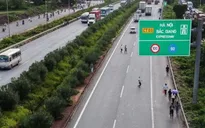 Đi bộ băng qua cao tốc, người đàn ông bị ô tô đâm tử vong