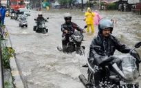 Mưa lớn gây tê liệt Mumbai, nhiều chuyến bay bị gián đoạn