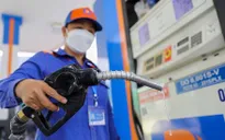 Giá xăng tăng, dầu giảm