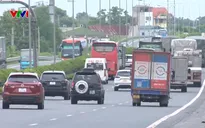 Xem xét cấm xe kích thước lớn đi làn đường sát dải phân cách trên cao tốc
