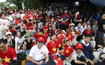Biển người chờ xem diễu binh hát "Như có Bác Hồ trong ngày vui đại thắng"