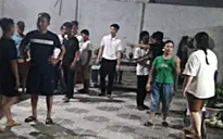 Gia cố mái nhà chống bão, người đàn ông Nghệ An bị điện giật tử vong