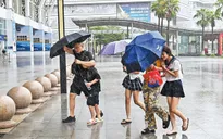 Bão Kajiki đổ bộ miền Nam Trung Quốc, hàng chục nghìn người sơ tán