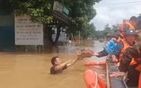 Bão số 5 gây thiệt hại nặng ở Nghệ An, Thanh Hóa tập trung hỗ trợ người dân bị nước lũ cô lập