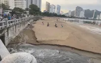 Khẩn cấp lắp máy bơm xử lý nước thải đen chảy ra vịnh Nha Trang