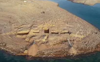 Hạn hán làm lộ 40 ngôi mộ cổ hơn 2.300 năm ở Iraq