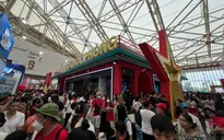 Người dân trải nghiệm bắn súng, lái xe không kính tại gian trưng bày Bộ Quốc phòng ở Triển lãm 80 năm