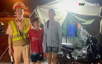 CSGT giúp đỡ hai em nhỏ đi lạc từ Thanh Hóa ra Hà Nội xem diễu binh
