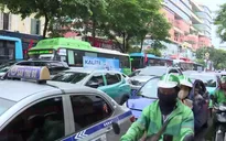 Giao thông nội đô Hà Nội ùn ứ ở một số điểm trước lễ diễu binh 2/9