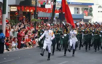 Hàng vạn người dân hạnh phúc, xúc động xem diễu binh, diễu hành