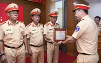 Khen thưởng lực lượng Cảnh sát giao thông tăng cường phục vụ Lễ kỷ niệm A80