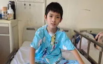 Bệnh nhi 11 tuổi hạnh phúc ngày ra viện