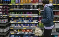 Anh lên kế hoạch cấm bán nước tăng lực cho trẻ dưới 16 tuổi