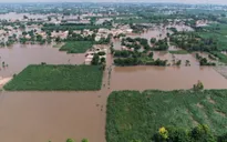 Nguy cơ lũ lụt gia tăng khi mưa lớn trút xuống Ấn Độ và Pakistan