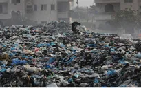Núi rác tại thành phố Gaza gây nguy hiểm cho sức khỏe